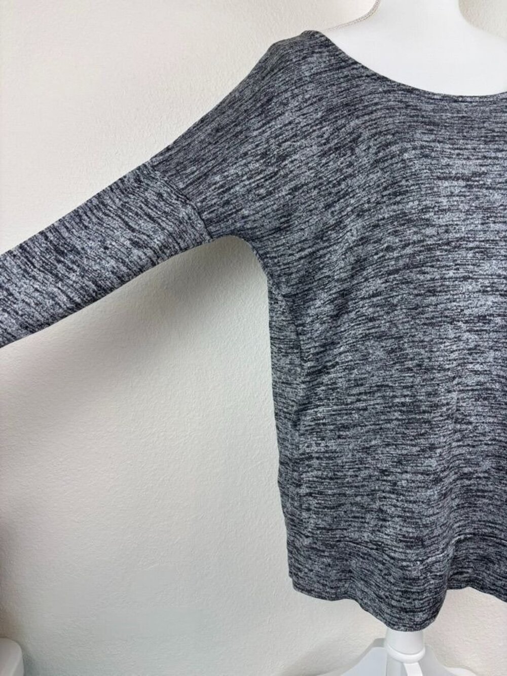 Athleta women's medium heather grey‎ pose layered pullover open back long sleeve - Picture 4 of 10